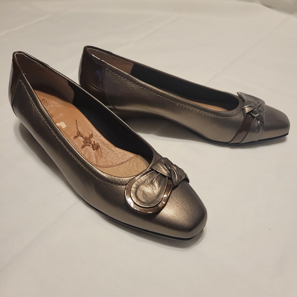 Ros Hommerson Bronze Women's Flats Size 8